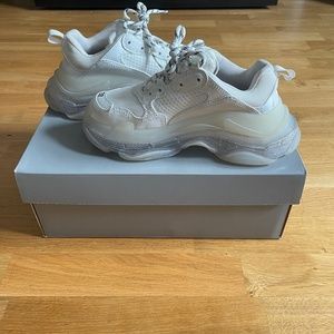 Balenciagas Triple S size 37